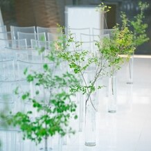 ＨＩＲＯＳＨＩＭＡ　ＭＯＮＯＬＩＴＨ（広島モノリス）の写真｜チャペル装花
