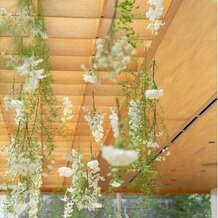 旧逓信省別館（きゅうていしんしょうべっかん　国登録有形文化財）の画像｜挙式 上からのお花