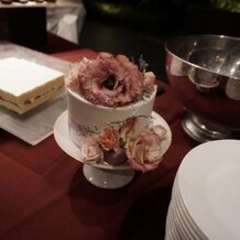 京都　北山モノリス（ＫＹＯＴＯ　ＫＩＴＡＹＡＭＡ　ＭＯＮＯＬＩＴＨ）の画像｜ウェディングケーキ(カット済み)