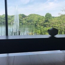 ＴＯＢＥ　ＡＵＢＥＲＧＥ　ＲＥＳＯＲＴの画像｜パーティー会場から見える湖と噴水がとっても素敵です