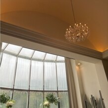 ヴィラ・グランディス　ウエディングリゾート　TOYAMAの画像｜大きな窓が綺麗なチャペル