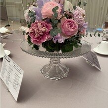ヴィラ・グランディス　ウエディングリゾートの画像｜テーブルのコーディネートと装花、ドレスが合っていて、とても可愛らしい会場になっていました。