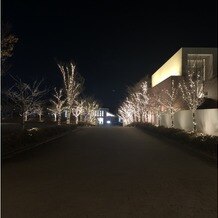 けやき坂　彩桜邸　シーズンズテラスの画像｜外はライトアップされていました。