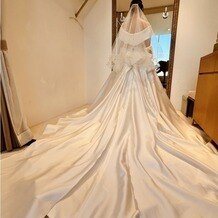 ブランレヴュー宇都宮アクアテラスの画像｜サテン生地で豪華なドレス