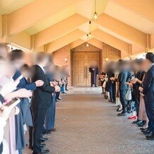 フルーツパーク富士屋ホテルの画像｜フラワーシャワー待ちの外の通路