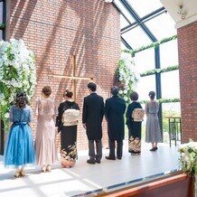 フルーツパーク富士屋ホテルの画像｜教会での家族とファーストミート