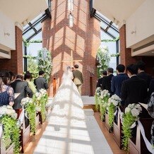 フルーツパーク富士屋ホテルの画像｜招待客が80名着席できる教会