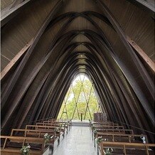 IRIS WATER TERRACE AYAMEIKEの写真｜自然を五感で感じられる素敵な挙式会場です。