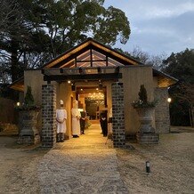 THE HILLTOP TERRACE NARA（ザ・ヒルトップテラス奈良）の画像｜スタッフの方々がフラワーシャワーをして下さいました！