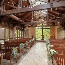 THE HILLTOP TERRACE NARA（ザ・ヒルトップテラス奈良）の写真｜バージンロードの距離が近く自然が素敵な挙式会場でした。