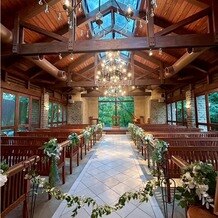 THE HILLTOP TERRACE NARA（ザ・ヒルトップテラス奈良）の写真｜背面は世界遺産の森林です。