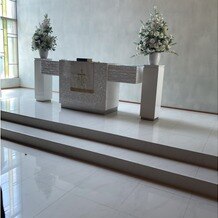 会津・東山温泉　御宿 東鳳の写真｜祭壇は白を基調としていて素敵でした。