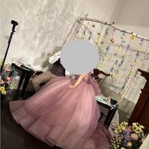 神戸北野サッスーン邸の写真｜新郎はお色直し代わりにジャケットを脱ぎました　くすみピンクのドレスは会場に合いました　衣装持ち込み
