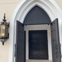 ザ・ラシュランコートの画像｜挙式会場の入り口のドア