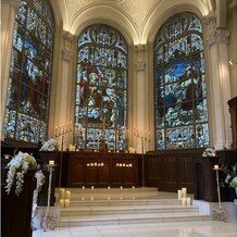 エスプリ・ド・ナチュール（Ｅｓｐｒｉｔ　ｄｅ　Ｎａｔｕｒｅ）の画像｜ステンドグラスの輝きが美しい