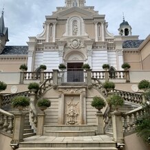 エスプリ・ド・ナチュール（Ｅｓｐｒｉｔ　ｄｅ　Ｎａｔｕｒｅ）の画像｜大聖堂の外側です！階段と音楽、シャボン玉が可愛かったです