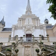 エスプリ・ド・ナチュール（Ｅｓｐｒｉｔ　ｄｅ　Ｎａｔｕｒｅ）の画像｜大聖堂とその前の階段です。