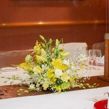 神戸ベイシェラトン　ホテル＆タワーズの画像｜アクリルパネルの前に、テーブル装花を置いてもらいました。