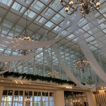 ソラ 神戸　SOLA KOBEの画像｜披露宴会場の天井