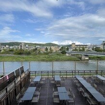 FUNATSURU KYOTO KAMOGAWA RESORT （国登録有形文化財）の画像｜会場から見える景色