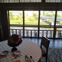 FUNATSURU KYOTO KAMOGAWA RESORT （国登録有形文化財）の画像｜窓からの景色がとてもきれいです。