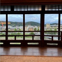 FUNATSURU KYOTO KAMOGAWA RESORT （国登録有形文化財）の写真｜披露宴会場から鴨川が見えます！