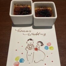 FUNATSURU KYOTO KAMOGAWA RESORT （国登録有形文化財）の写真｜試食では、ほうじ茶のブリュレを頂きました。プレートがすごく可愛かったです。