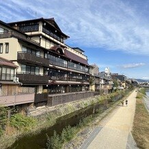 FUNATSURU KYOTO KAMOGAWA RESORT （国登録有形文化財）の写真｜建物外観（鴨川方面から）