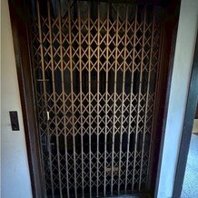 FUNATSURU KYOTO KAMOGAWA RESORT （国登録有形文化財）の写真｜エレベーターが古風でステキでした。