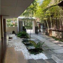 FUNATSURU KYOTO KAMOGAWA RESORT （国登録有形文化財）の画像｜建物入口周辺