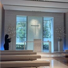 コンラッド東京の写真｜白を基調とした自然光の入るチャペルが素敵でした。