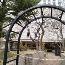 プレミアホテル　中島公園　札幌の画像｜室外だと新郎新婦はここから入場するそうです