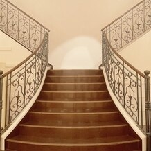 アール ベル アンジェ Ｎａｇｏｙａの画像｜Y字の階段