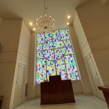 アール ベル アンジェ Ｎａｇｏｙａの写真｜挙式会場のステンドグラス