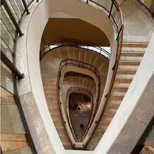ザ・ペニンシュラ東京の写真｜この螺旋階段は、前撮りで使用される方が多いようです。