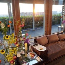 ラヴィマーナ神戸（ＲＡＶＩＭＡＮＡ　ＫＯＢＥ）の写真｜高砂のお花は夏なので色んな花を混ぜビビットに仕上げてもらいました。