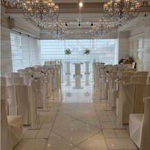 ホテル ラ・スイート神戸ハーバーランド　（ＨＯＴＥＬ　ＬＡ　ＳＵＩＴＥ　ＫＯＢＥ　ＨＡＲＢＯＲＬＡＮＤ）の写真｜チャペルの様子