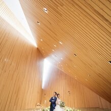 エテルナ高崎の画像｜木の温もりと自然光
ナチュラルな教会