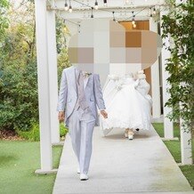 エテルナ高崎の画像｜控室から挙式会場に移動しながら歩く練習