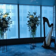 フォーシーズンズホテル丸の内東京の画像｜ハープがあります。