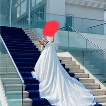 アルモニーヴィラ　オージャルダン（HARMONIE VILLA EAU JARDIN）の画像｜チャペルをでると青い絨毯の大階段