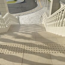 迎賓館シェーナ～ＰＡＲＴＩＲ　ＫＹＯＴＯ～の画像｜チャペルの階段