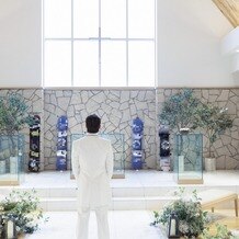 SARAの画像｜挙式前にチャペルでファーストミー
ト