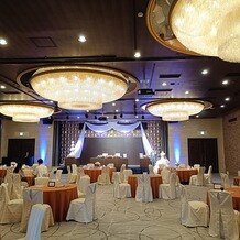 SHIROYAMA HOTEL kagoshima（城山ホテル鹿児島）の写真｜重厚感ある披露宴会場です。
