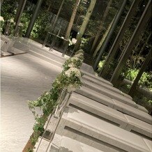 ＡＮＥＬＬＩ　軽井沢（アネーリ　軽井沢）の画像｜チャペルのバージンロード