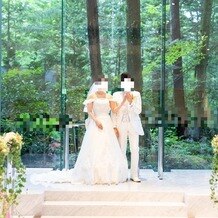 ＡＮＥＬＬＩ　軽井沢（アネーリ　軽井沢）の画像｜結婚指輪のお披露目シーン