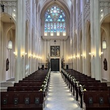 アンジェリカ・ノートルダム ANGELICA Notre Dameの画像｜神父様目線の挙式会場です。
ステンドグラスがとってもきれいです。