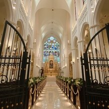 ノートルダム広島 Notre Dame HIROSHIMAの画像｜大聖堂に入ってすぐの扉