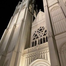 ノートルダム広島 Notre Dame HIROSHIMAの画像｜ライトアップされた式場