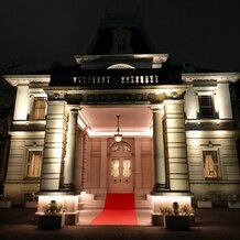 グランドプリンスホテル高輪 貴賓館の画像｜夜の貴賓館の外観です。ライトアップされてロマンチックな雰囲気です。